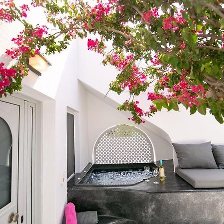 Sensia Luxury Apartment With Hot Tub Oia  Exterior photo
