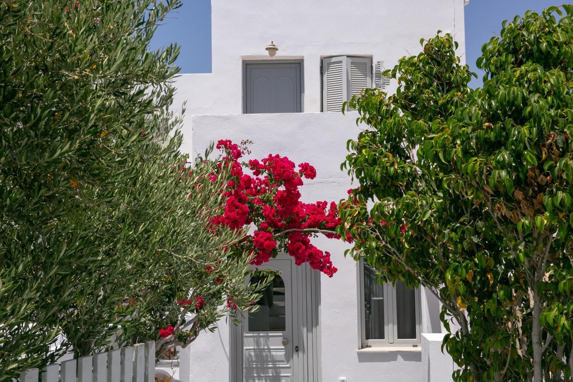 Sensia Luxury Apartment With Hot Tub Oia  Exterior photo